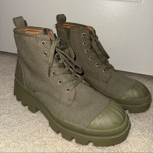 Universal Thread Womens 9.5 Green Canvas Ankle Boots With Rubber Soles
